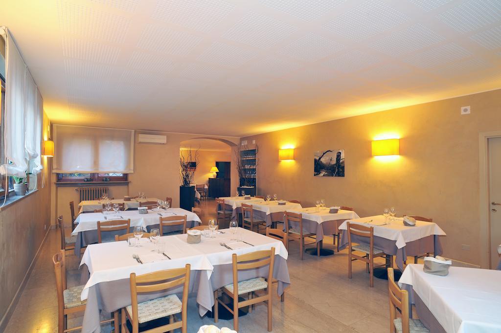 Albergo Croce D'Oro Dolcè Εξωτερικό φωτογραφία